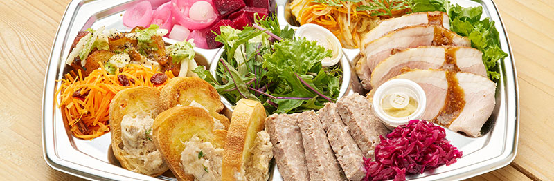 写真：お酒とオードブル